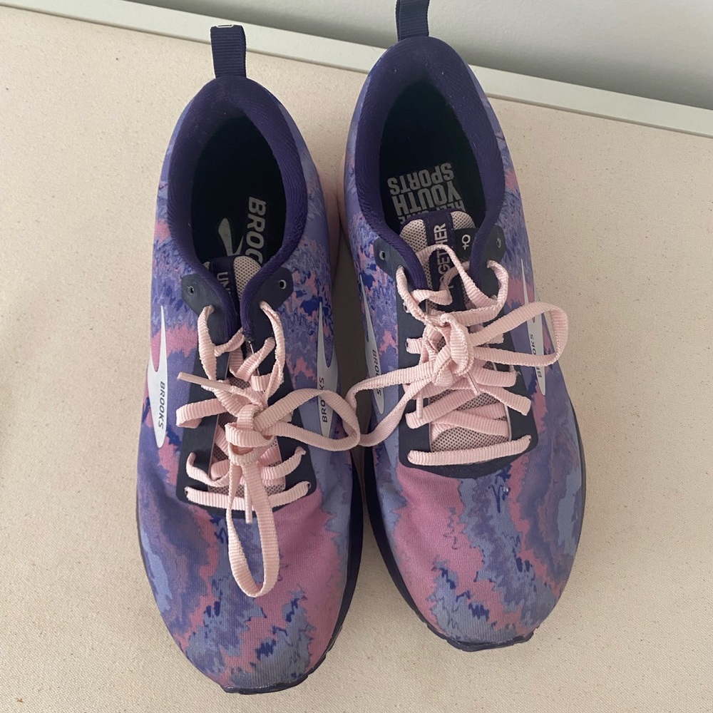 Brooks Women’s Running Shoe - Picture 2 of 6